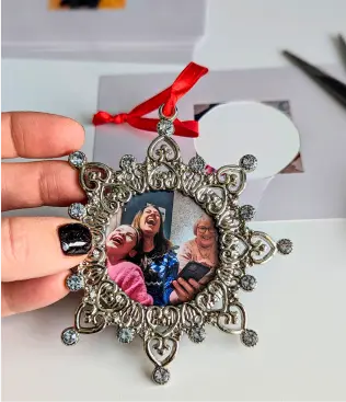 Photo with lines for cutting